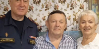 Начальник СИЗО-3 поздравил ветерана с юбилейной датой - УФСИН