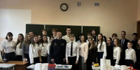 В Липецке офицер Росгвардии провел патриотический и правовой уроки для учащихся лицея города - Росгвардия