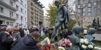 Памятник артисту балета Марису Лиепе открыли в сквере Арама Хачатуряна в Москве - Вечерняя Москва