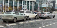 Несколько автомобилей столкнулись на Пресненской набережной в Москве - M24.Ru