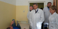 Губернатор Егор Ковальчук и глава МЧС навестили в больнице пожарных, пострадавших от БПЛА - Российская Нива
