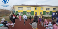 Зарядка с гостями и спортивные шапочки на память - Министерство соцзащиты