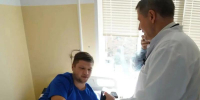 Егор Ковальчук и Дмитрий Енин навестили пожарных, устранявших пожар после атаки ВСУ - ИА Наш Брянск.ru