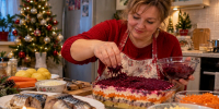 Селедка под шубой больше не нужна: заменила на скумбрию — и произвела фурор: праздничный салат получается нежнее и интереснее - Prochepetsk.ru