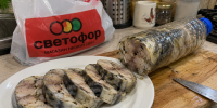 Беру обычную скумбрию из «Светофора» и пихаю в бутылку: утром режу шайбами как царскую закуску — на столе выглядит на миллион - Pro Город Ухта
