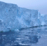 Под ледник затекает тёплая вода | Источник: Rob Larter / British Antarctic Survey - 161.Ru
