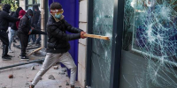 Протестующие в Албании устроили погром в здании минэкономики в Тиране - Говорит Москва