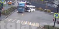 В Екатеринбурге пассажирский автобус врезался в грузовиквидео - КП Екатеринбург