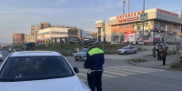 В Первоуральске иномарка сбила женщину, которая шла на красный свет - ИА Уральский меридиан