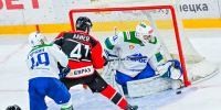 Пресс-служба ХК «Металлург НК». https://metallurg-nk.ru/ Алиев опасно бросает по воротам Бая. - Красное Знамя
