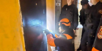 Красноярские спасатели приехали открывать дверь, а помогать пришлось выпавшему из окна мужчине - Газета Красноярский рабочий