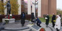 Красноярцы почтили память оперного певца Дмитрия Хворостовского - Комсомольская Правда