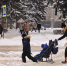Зима. Семья. Мама и дети. Женщина с коляской. - Газета Бийский рабочий