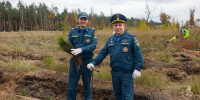 Сотрудники 5‑й пожарно‑спасательной части приняли участие в озеленении Кожевенного кордона - МЧС