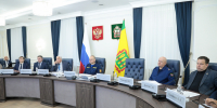 Олег Мельниченко поручил подобрать помещение для центра работы волонтеров - Правительство