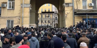 Сенной рынок в Петербурге оцепили силовики во время миграционного рейда - Комсомольская правда