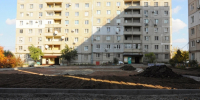 По народной программе «Единой России» в Свердловске ведутся работы по благоустройству сразу двух придворовых территорий - Администрация города Свердловска и Свердловского района