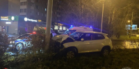 В Томске водителя зажало в машине после удара об столб - ГТРК Томск
