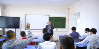 Депутат Ролан Ооржак, обращаясь к молодежи, подчеркнул ключевую мысль: их судьба – в их собственных руках - Верховный Хурал (парламент) Республики Тыва