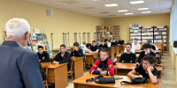 Ветеран часового завода рассказал студентам о трудовом подвиге чистопольцев в годы войны - Чистополь-информ