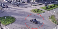 «Хоть не уехал». Наглый водитель снес мотоциклиста на перекрестке в Петрозаводске - Gubdaily.Ru