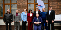 Ветерану СВО Антону Константинову вручили ключи от автомобиля с ручным управлением - Областная Дума