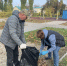 В Курске на общегородском субботнике убирают скверы Железнодорожного округа - Городские Известия