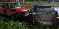 В Инте пьяный водитель Volkswagen Golf врезался в ВАЗ, пострадала девушка - Комсомольская Правда