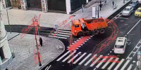 КамАЗ сбил девушку на самокате в центре Москвы - Вечерняя Москва