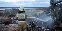На полигоне твёрдых бытовых отходов в Нарьян-Маре продолжается проливка тлеющего мусора - МЧС Ненецкого автономного округа