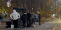 Появились подробности ДТП с Mercedes, снёсшим кофейный киоск на Белинке - НИА Нижний Новгород