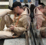 Люди спят прямо на полу: тысячи пассажиров застряли в аэропортах из-за задержек рейсов — подробнее о транспортном коллапсе  | Источник: читатель MSK1.RU - 76.Ru