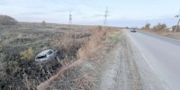 Оренбурженка не справилась с управлением на опасном повороте и слетела в кювет. Пострадал ребенок - ProOren.Ru