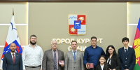 Глава Сочи Андрей Прошунин вручил Почетный знак «Отцовская доблесть» многодетным отцам - Администрация г. Сочи