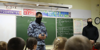 Накануне Дня отца сотрудники столичного главка Росгвардии провели урок мужества для московских школьников (видео) - Росгвардия