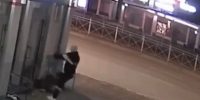 18-летний омич пришел в полицию с повинной после порчи остановки - Комсомольская Правда