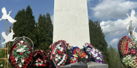 Возложение цветов на площади Победы - Кировский районный суд