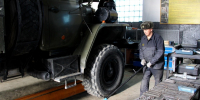 На Сахалине и Курильских островах военнослужащие ВВО переводят технику на зимний режим эксплуатации - ТИА Острова