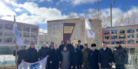 В Якутске возложили цветы к стеле «Отец и сын» - Министерство труда и социального развития РС(Я)