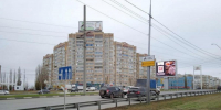 Жители Саратова мокнут на остановке без укрытия в ожидании маршрутки - Газета Репортер