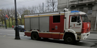 На Лесном тушат квартирный пожар по номеру 1-БИС: огонь перекинулся на кровлю - Neva.Today