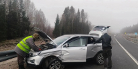 Водителю, влетевшему в ограждение на трассе в Карелии, понадобилась помощь пожарных - Gubdaily.Ru