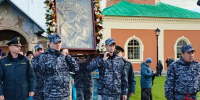 Сотрудники Росгвардии обеспечили правопорядок во время перенесения Тихвинской иконы Божией Матери - Росгвардия