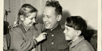 М.А. Шолохов с дочерью Машей и сыном Михаилом. 1946 г. - Музей-заповедник М.А Шолохова
