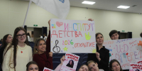 ФОТО к новости: Победительница творческого конкурса в НГПУ прямо на сцене получила предложение руки и сердца - НГПУ