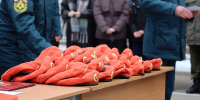 Огнеборцы МЧС России вручили береты ученикам кадетских пожарно-спасательных классов Читы - МЧС Забайкальского края