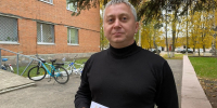 Специалисты библиотеки вышли на улицы посёлка, чтобы поздравить пап с Днем отца - Колышлейский район