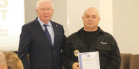 Менделеевец Виктор Смольков отмечен за вклад в развитие пауэрлифтинга Татарстана - Менделеевский район