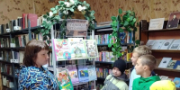 Книжная выставка «У книжек нет каникул» - Библиотека имени В.А. Жуковского