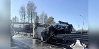 На трассе А-121 во Всеволожском районе столкнулись грузовой мусоровоз и легковушка - Spbdnevnik.ru
